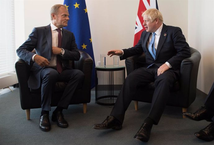 Brexit.- Tusk afea a Johnson la falta avances en negociaciones: "No es un estúpi