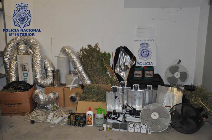 Marihuana y objetos aprehendidos por la Policía Nacional en la operación Julieta