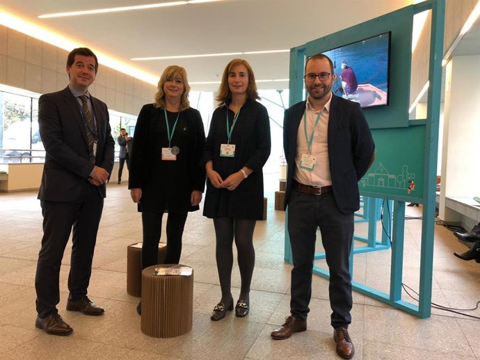 Mikel Irujo, Ana Ollo, Izaskun Abril y el técnico de Nasuvinsa, Xabier Velasco