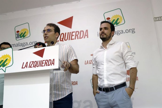 Los coordinadores de Andalucía y España de IU, Toni Valero y Alberto Garzón, atienden a los medios en Málaga.