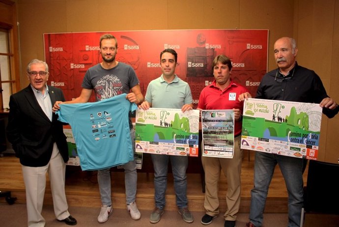 De Izda A Dcha, Ligero, Salvador, Peláez, Berná Y Serrato En La Presentación Del VII Camino Contra El Cáncer.