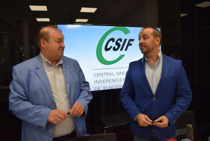 El presidente regional de CSIF, Carlos Hernando, y el vicepresidente, Enrique Vega, en la presentación del IX Congreso Nacional del sindicato, que se celebrará el 10 de octubre en Valladolid.