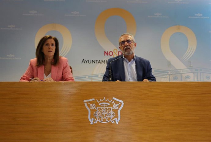Emilia Barroso y Juanma Flores, en rueda de prensa