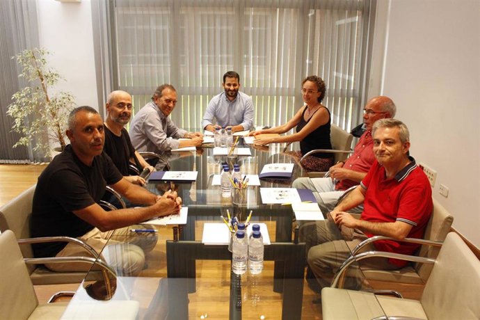 El conseller de Educación, Vicent Marz, se reñune con la junta directiva de la Confederación de AMPA Gonzalo Anaya