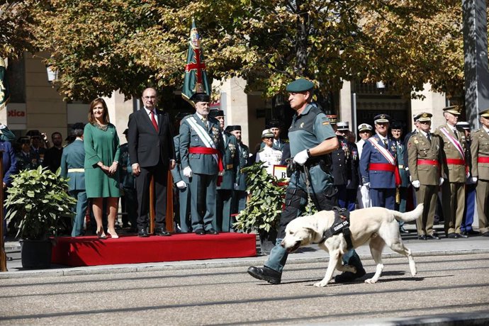 La delegada del Gobierno en Aragón, Carmen Sánchez; el presidente del Gobierno aragonés, Javier Lambán, y el general Carlos Crespo