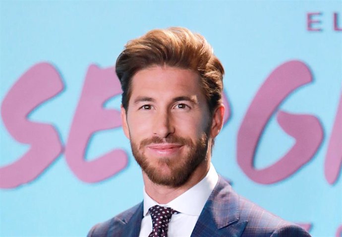Sergio Ramos arropado por su mujer y sus tres hijos, acude al preestreno del documental sobre su vida