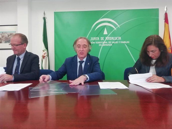 El Hospital Virgen de las Nieves y la Asociación de Padres de Niños Prematuros firman un convenio