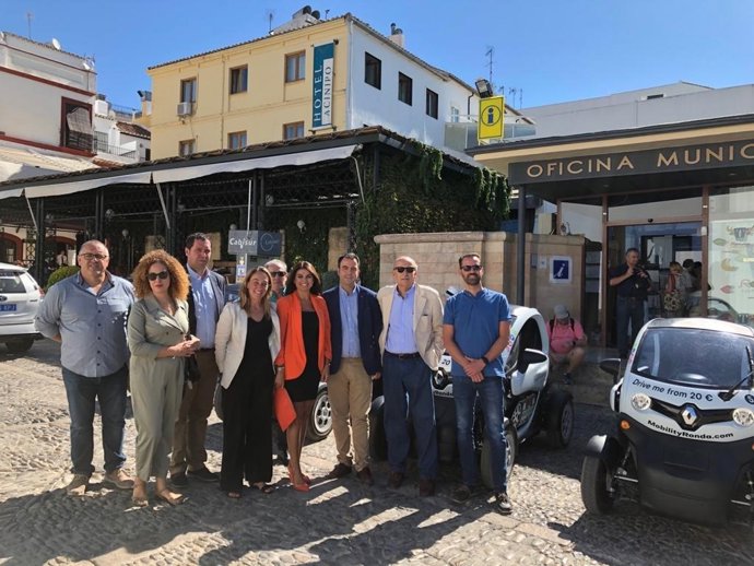 La delegada de Turismo de la Junta en Málaga visita a empresarios turísticos de la comarca de Ronda