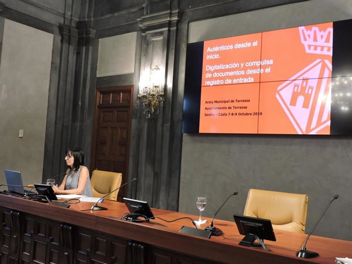 La Asociación de Archiveros de Andalucía aborda la digitalización de documentos administrativos en la Diputación de Sevilla