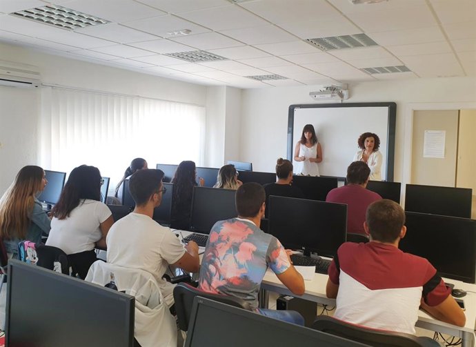 Huelva.- Unos diez jóvenes inician la formación teórica de la segunda edición de