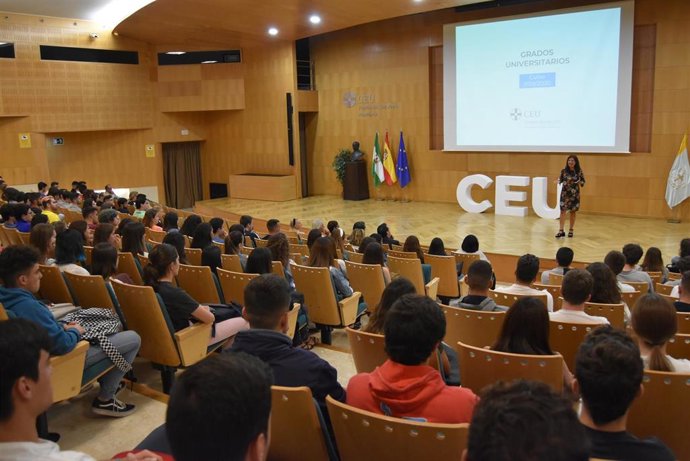 Crece un 13% el número de alumnos de grado en el Centro de Estudios Universitarios Cardenal Spínola CEU