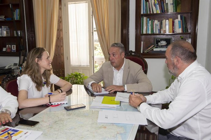 Ruiz Boix reunico con la alcaldesa de Prado del Rey