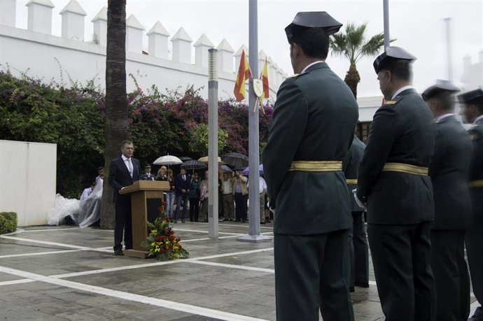 Alcalde de Tomares presidiendo los actos del Dia de la Hispanidad
