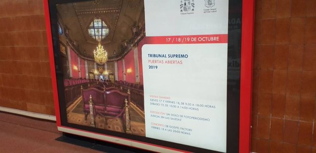 Anuncio en el Metro de Madrid de las jornadas de puertas abiertas en el Tribunal Supremo
