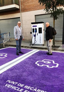 El alcalde de el Pont de Suert Josep Antoni Troguet y el representante de Endesa Eduard Domingo
