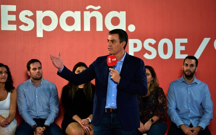 El secretario general del PSOE y presidente del Gobierno en funciones, Pedro Sánchez, participan en una comida-mitin en Jaén (España),  a 8 de octubre del 2019