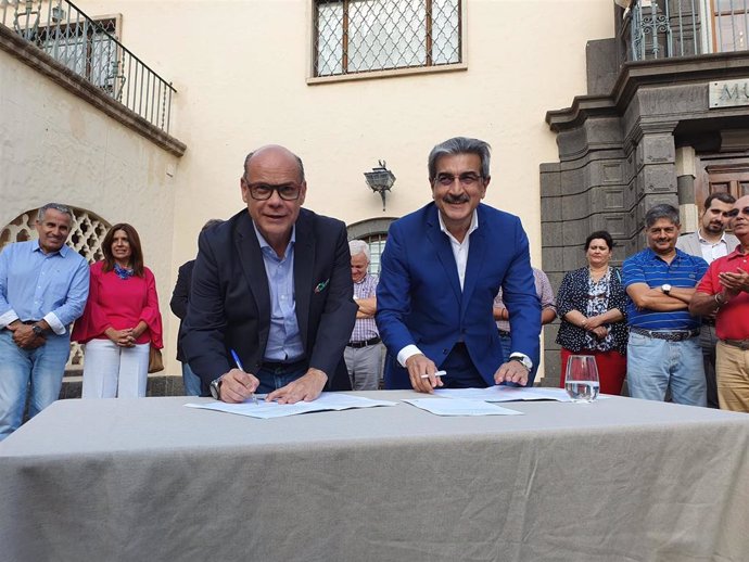 José Miguel Barragán y Román Rodríguez, en la firma del programa electoral