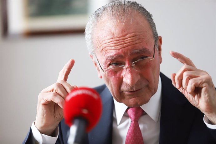 Fútbol.- El alcalde de Málaga traslada "algo más que preocupación" a la embajada