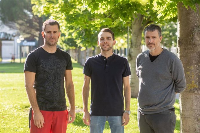 Miembros del ISC-UPNA autores de la publicación. De izda. A dcha. Peio López, Imanol Picallo y Francisco Falcone.