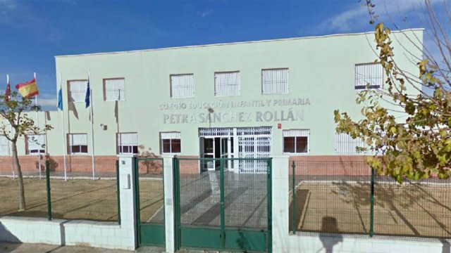 Fachada del CEIP Petra Sánchez Rollán, que fue afectado por el moho tras inundaciones de septiembre #DANA