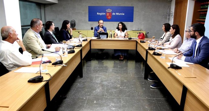 Los consejeros de Presidencia y de Transparencia se reúnen con representantes de los grupos parlamentarios para impulsar el Pacto Regional por la Justicia