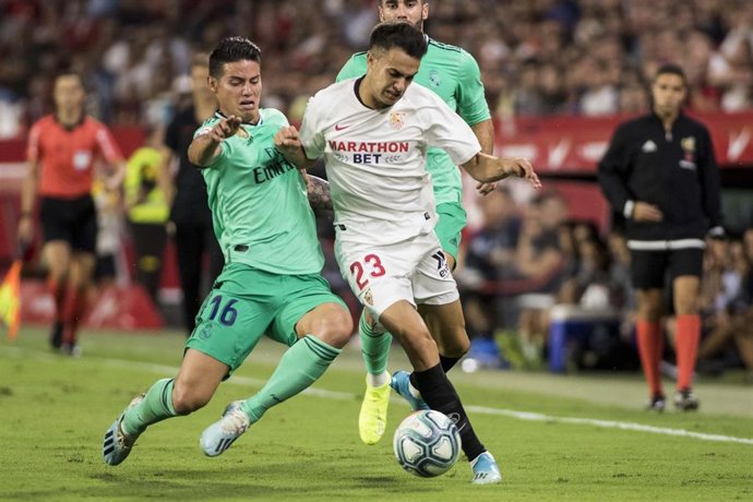22 September 2019, Spain, Sevilla: Real Madrid's James Rodriguez (L) Sevilla's Sergio Reguilon battle for the ball during the Spanish Primera Division soccer match between Sevilla FC and Real Madrid at Ramon Sanchez-Pizjuan Stadium. Photo: Daniel Gonzal