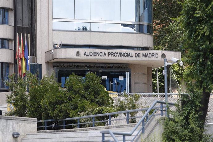 Fachada de la Audiencia Provincial de Madrid ubicada en la Calle Santiago de Compostela, 96, Madrid.