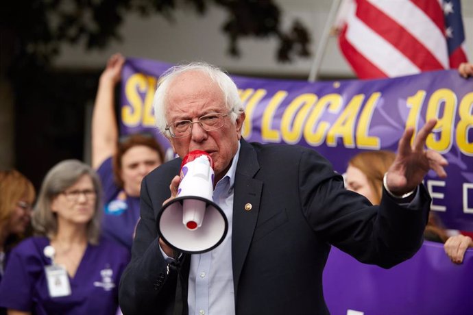Foto de Bernie Sanders en un acto de campaña