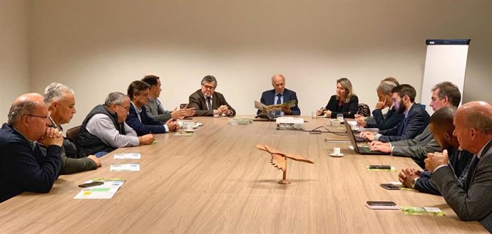 Reunión de representantes de Asprocan y APEB con las autoridadades comunitarias