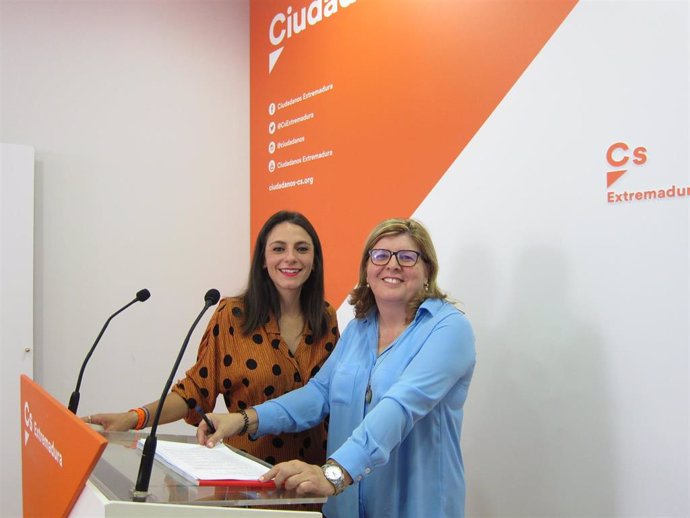 María José Calderón y Victoria Domínguez en rueda de prensa para presentar sus candidaturas.