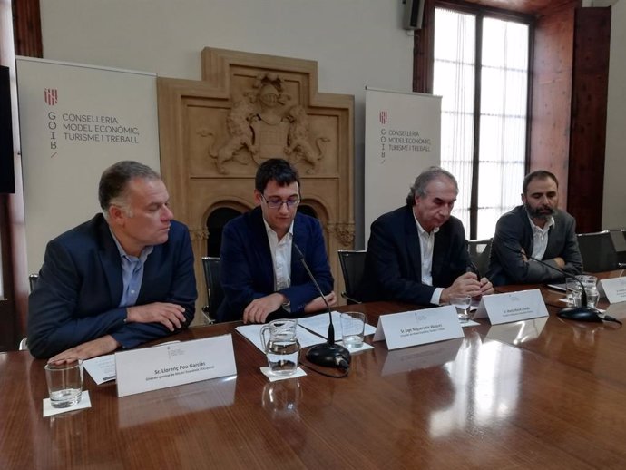 Los consellers Iago Negueruela y Martí March han presentado el análisis sobre inserción laboral de los titulados en FP en Baleares