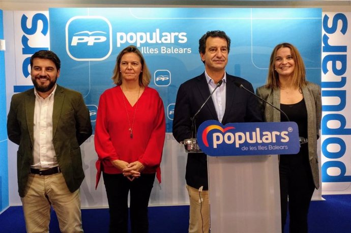 (I-D) Los 'Populares' Javier Bonet, Maria Salom, Biel Company Y Margalida Prohens.