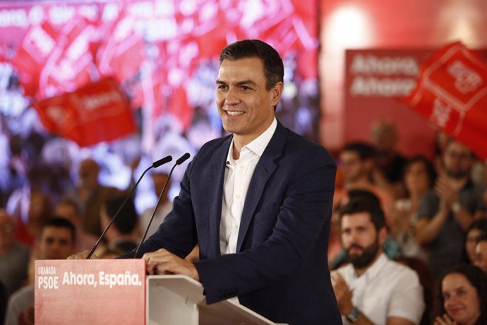 El secretario general del PSOE y presidente del Gobierno en funciones, Pedro Sánchez, durante su intervención en un acto público en Granada (Andalucía, España) a 8 de octubre de 2019.