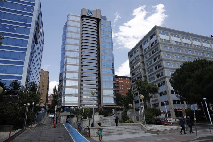 Fachada de la Audiencia Provincial de Madrid ubicada en la Calle Santiago de Compostela, 96, Madrid.