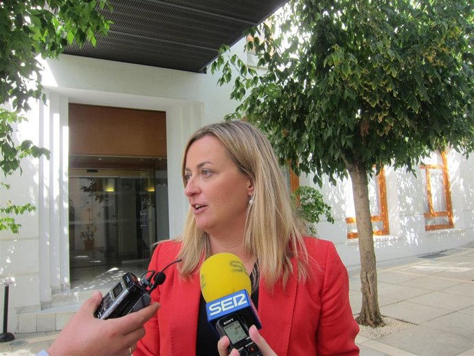 La presidenta de la Asamblea de Extremadura, Blanca Martín.