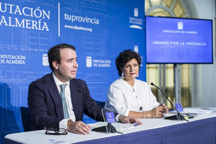 Fernando Giménez y Carmen Navarro presentan el programa de emprendimiento