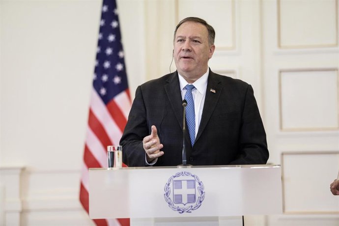 Mike Pompeo en una rueda de prensa en Atenas