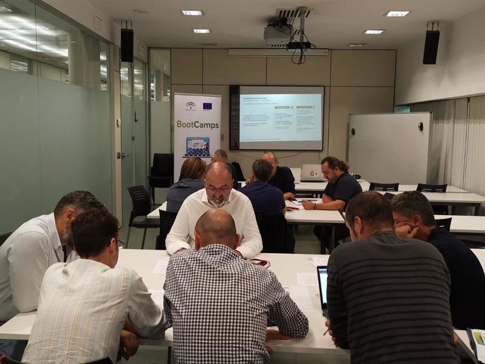 Municipios podrán solicitar desde el lunes participar en el programa 'Bootcamps' de capacitación inteligente