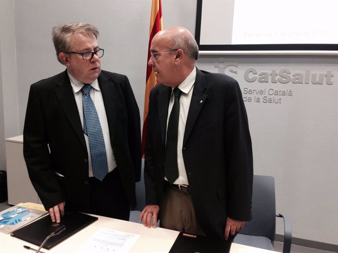 El president del Consell de Collegis de Metges de Cataluya, Jaume Padrós, i el conseller de Salut, Boi Ruiz.