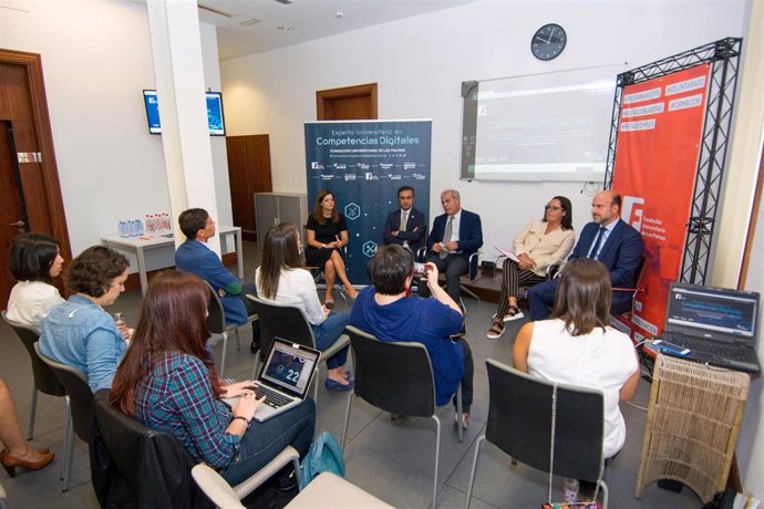 La Fundación Universitaria de Las Palmas crea el primer Experto Universitario en Competencias Digitales