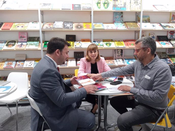 El Instituto De Estudios Baleáricos (IEB) Participa En La Feria Internacional Del Libro Liber