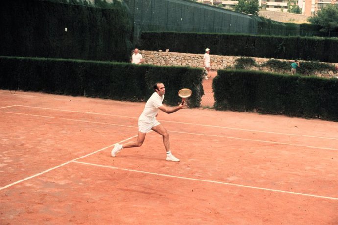AV.- Tenis.- Fallece Andrés Gimeno, campeón de Roland Garros 1972, a los 82 años