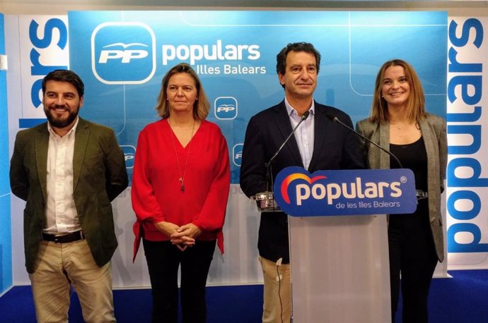 (I-D) Els 'populars' Javier Bonet, Maria Salom, Biel Company i Margalida Prohens.