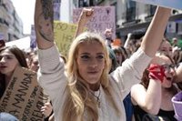 Valeria Quer y su madre se cruzan reproches e insultos a las puertas de los Juzgados de Majadahonda