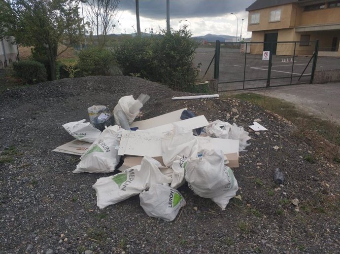 La Policía Local denuncia a un comerciante por depositar residuos de obra en un vertedero ilegal en Askartza