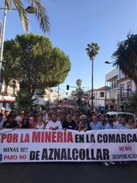 Cientos de vecinos de Aznalcóllar (Sevilla) piden la reapertura de la mina y que no se pare el proyecto