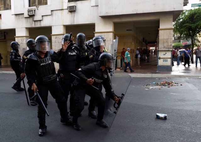 Registrados enfrentamientos entre militares y policías en Guayaquil