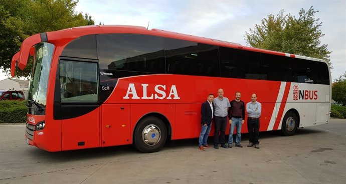 Nuevos autobuses que se emplearán en el servicio Pamplona-Soria