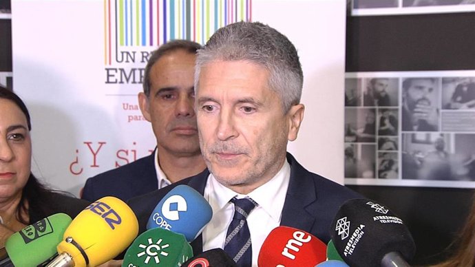 Marlaska atiende a la prensa en Cádiz