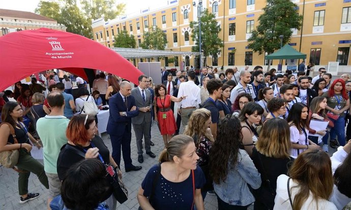 El Alcalde De Murcia, José Ballesta, Junto Al Concejal De Empleo, Promoción Económica Y Turismo, Pedro García Rex, Visitan La I Feria Municipal De Empleo Y Emprendimiento, Murcia Emplea', Que Se Celebra En El Cuarter De Artillería